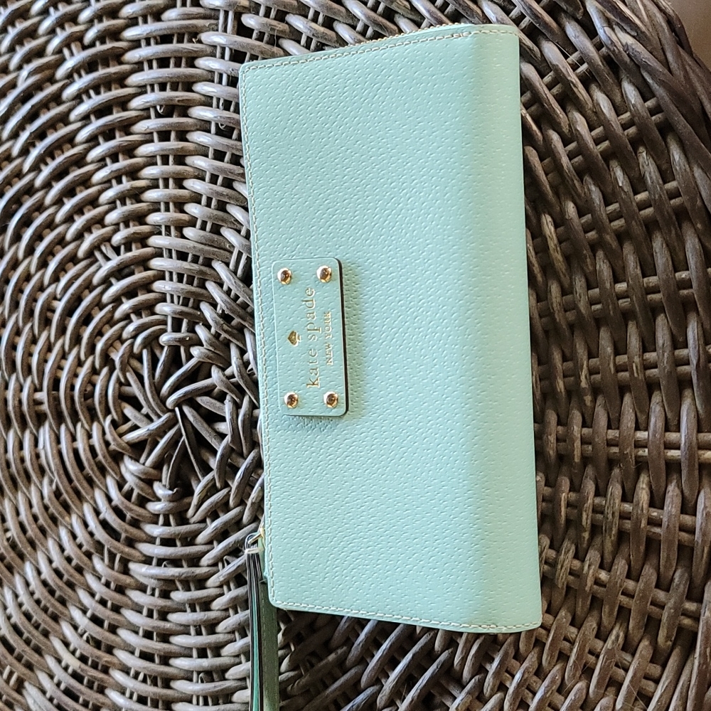 Kate spade wristlet wallet